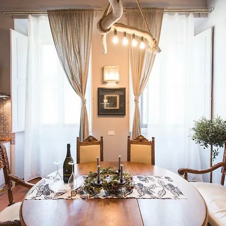 Loft Boutique Suite, Santa Croce, Florence, Wifi *